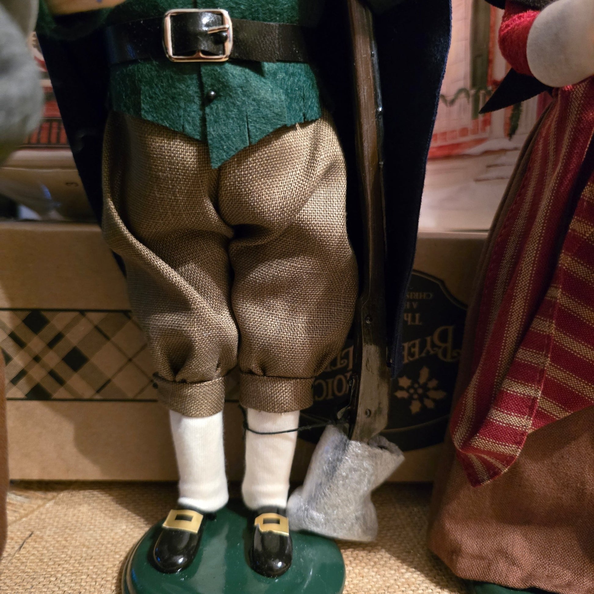 Byers' Choice Pilgrim Family Trio – Man, Woman & Boy w/ Turkey – Thanksgiving Set - Bayshore Treasures