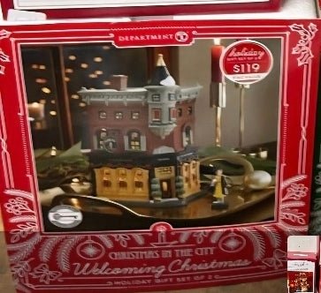 Department 56 "Christmas in the City" village house "Welcoming Christmas". - Bayshore Treasures