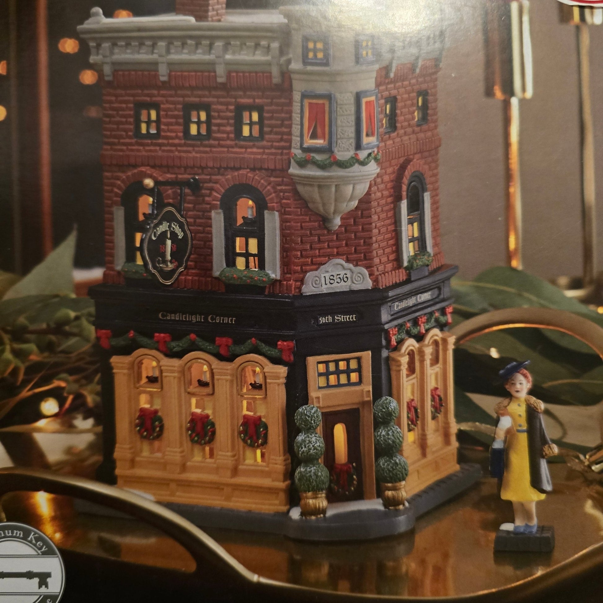 Department 56 "Christmas in the City" village house "Welcoming Christmas". - Bayshore Treasures