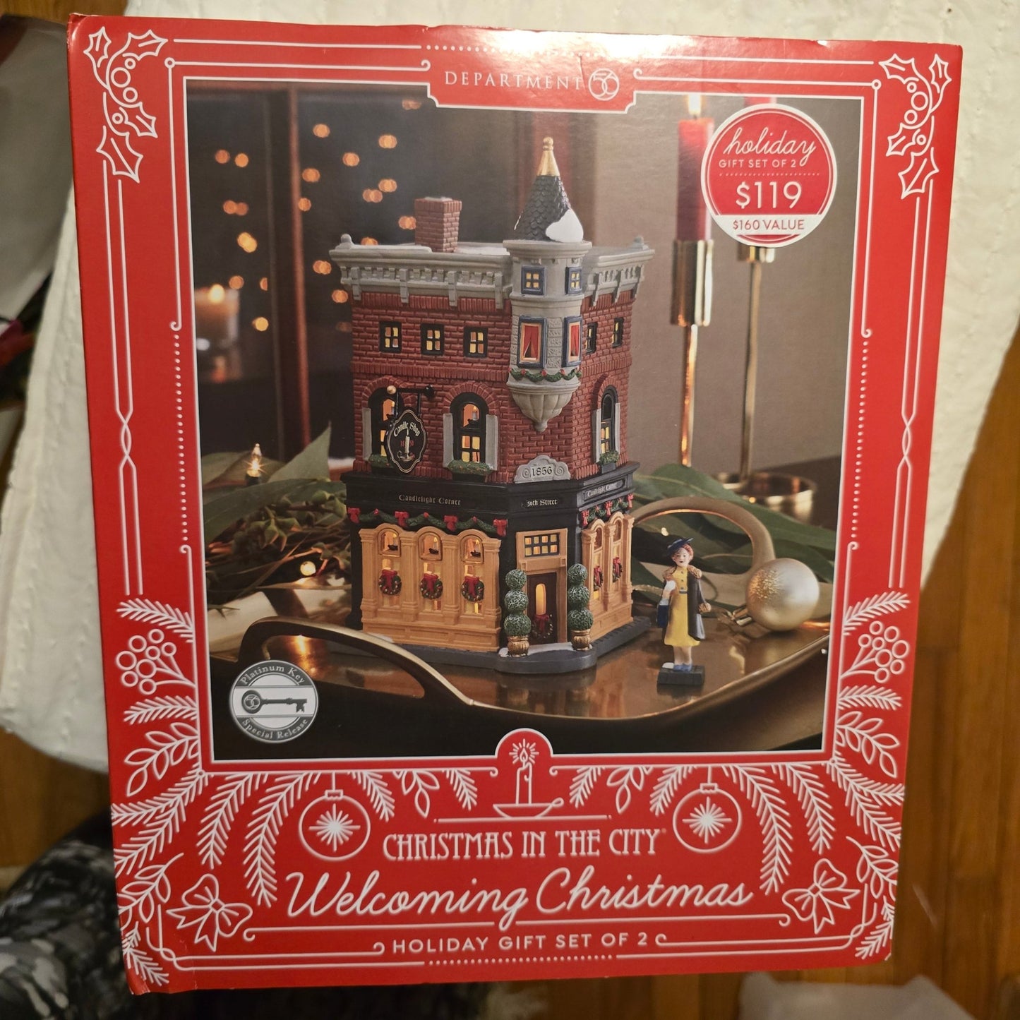 Department 56 "Christmas in the City" village house "Welcoming Christmas". - Bayshore Treasures