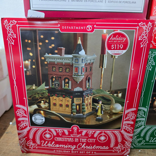 Department 56 "Christmas in the City" village house "Welcoming Christmas". - Bayshore Treasures