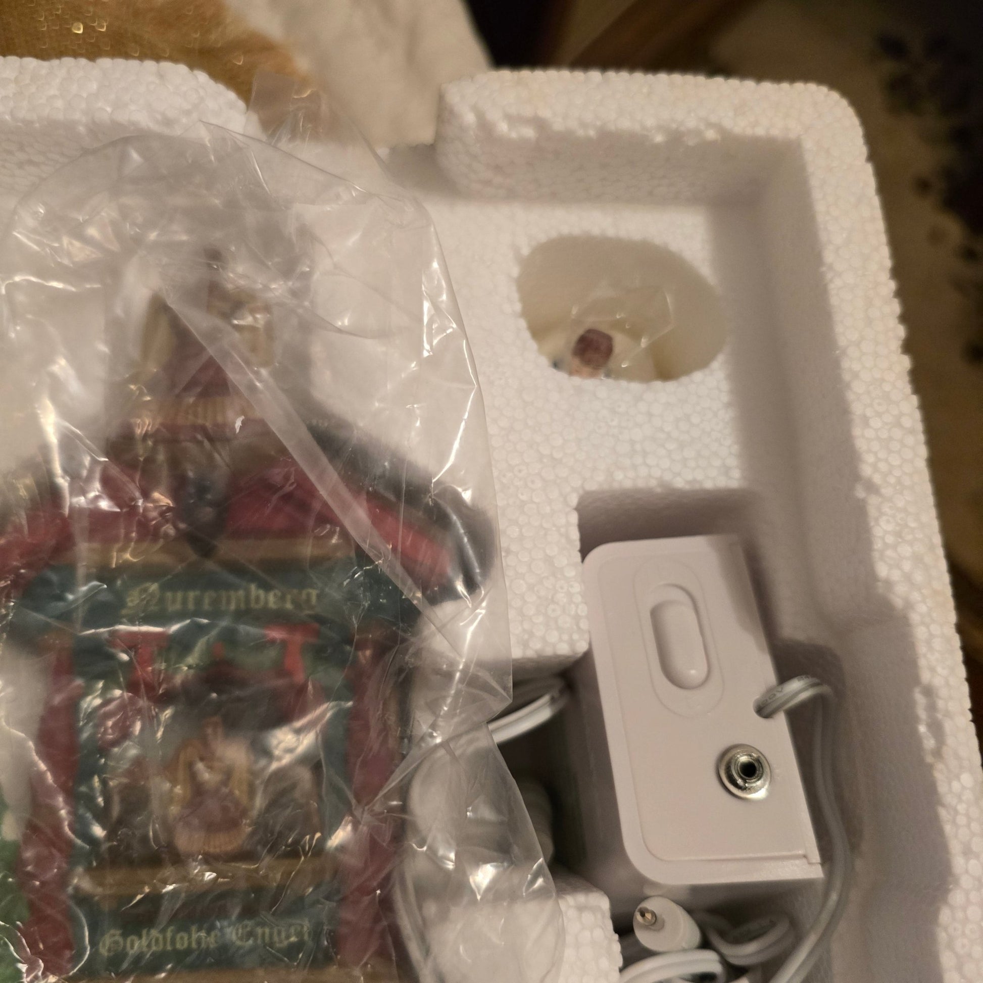 Dept 56 Alpine Village Christmas Market Gold Foil Angels 6002289 MIB - Bayshore Treasures