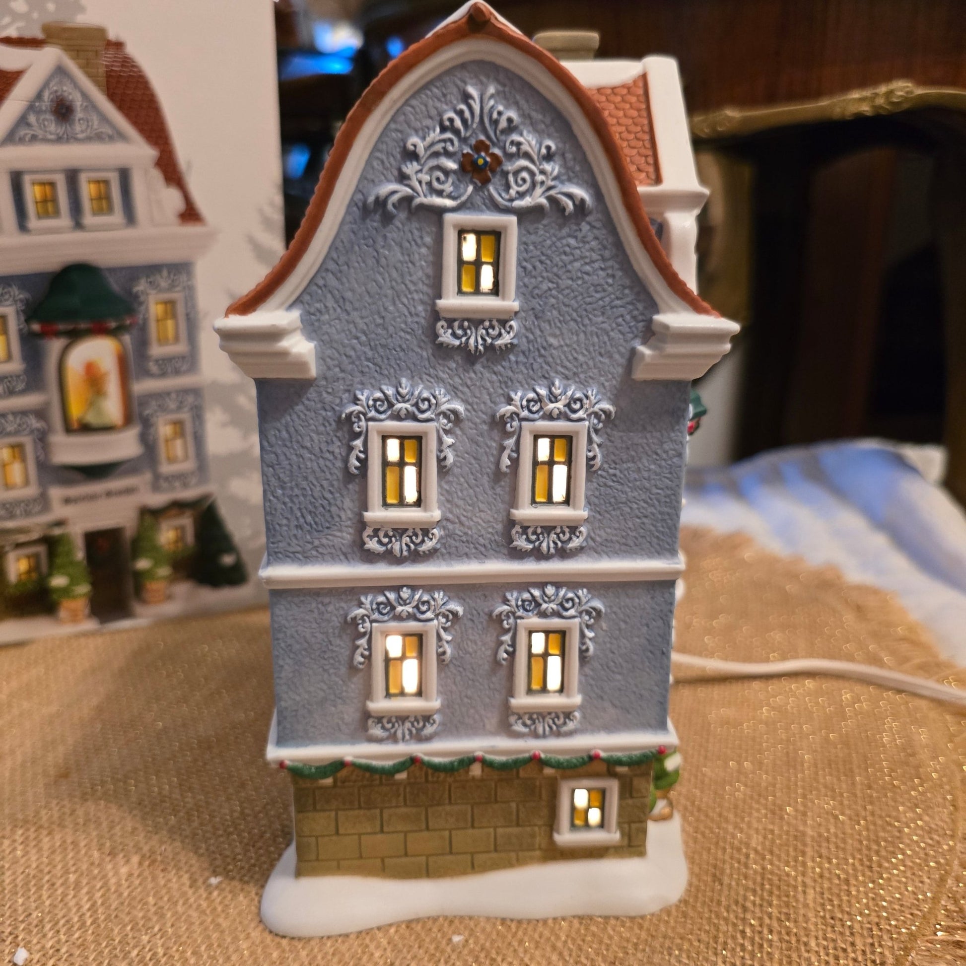 Dept 56 Alpine Village Music Box Shop 4036484 Spieluhr Geschäft w/ Box - Bayshore Treasures