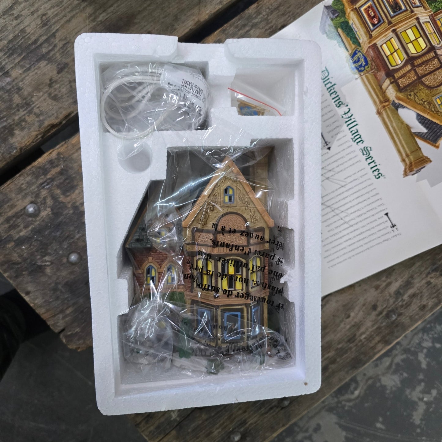 Dept 56 Dickens' Village Series "The London Gallery" 4050929 - Bayshore Treasures