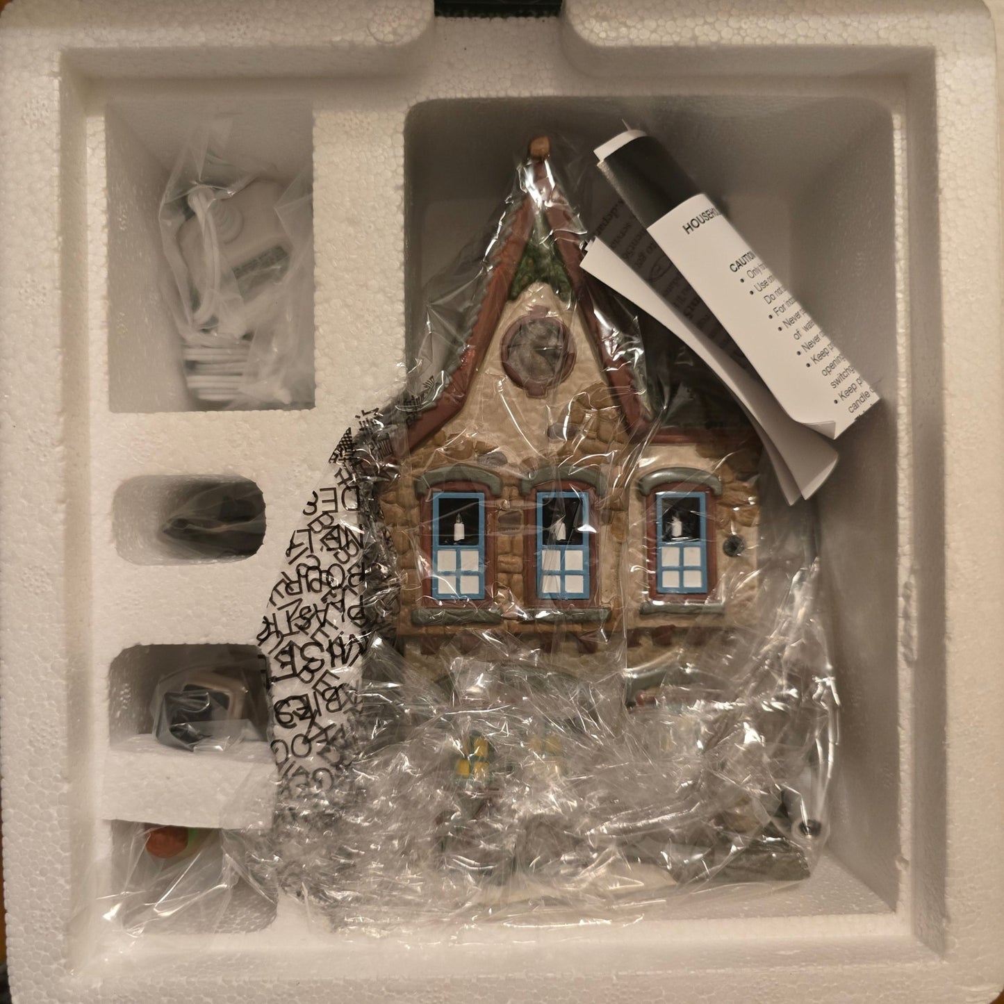 Dept 56 Dickens Village Welcoming Christmas 6009754 Set/2 MIB - Bayshore Treasures