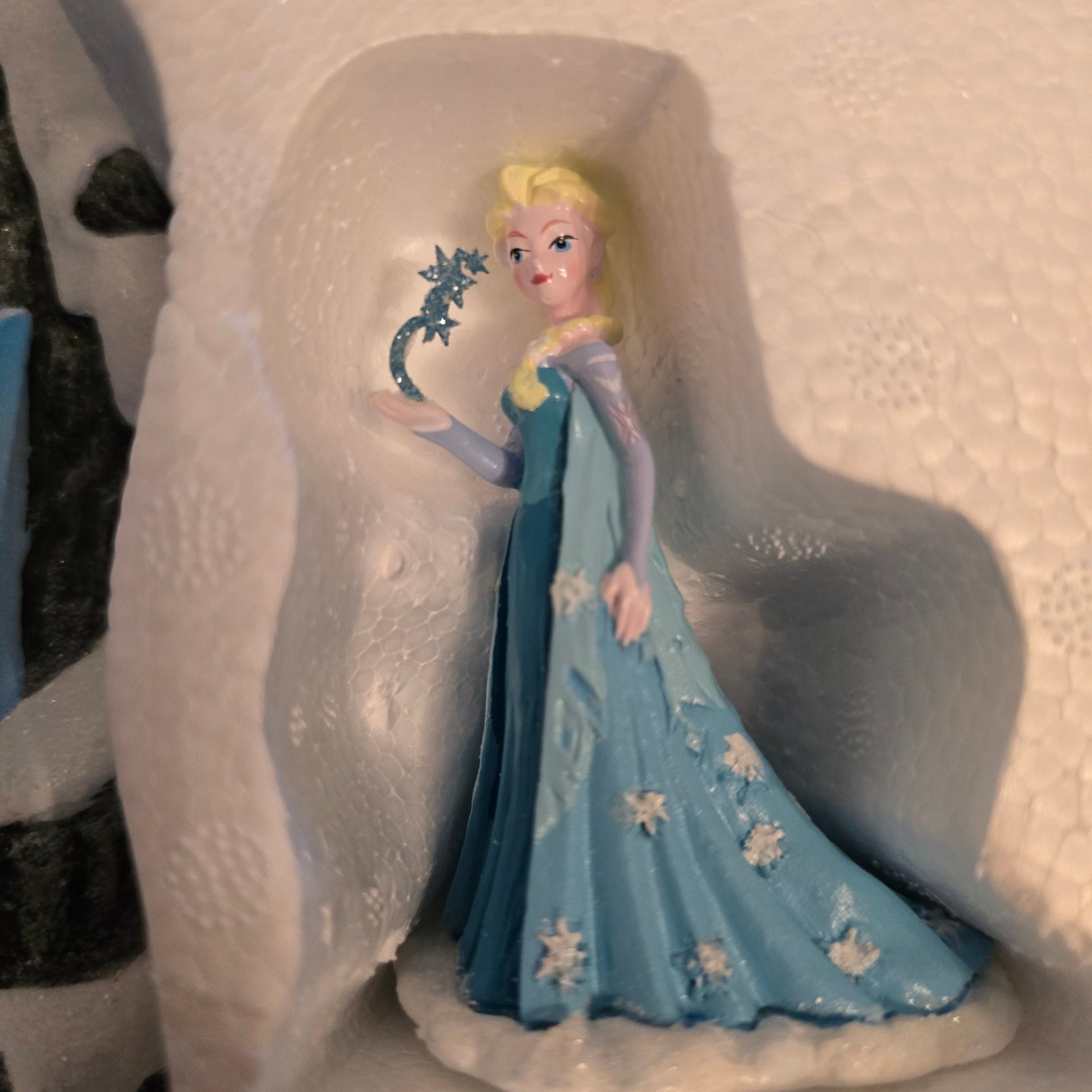 Disney Traditions Dept 56 Frozen Holiday Gift Set – Elsa’s Ice Palace + Elsa, Anna & Olaf – NIB - Bayshore Treasures