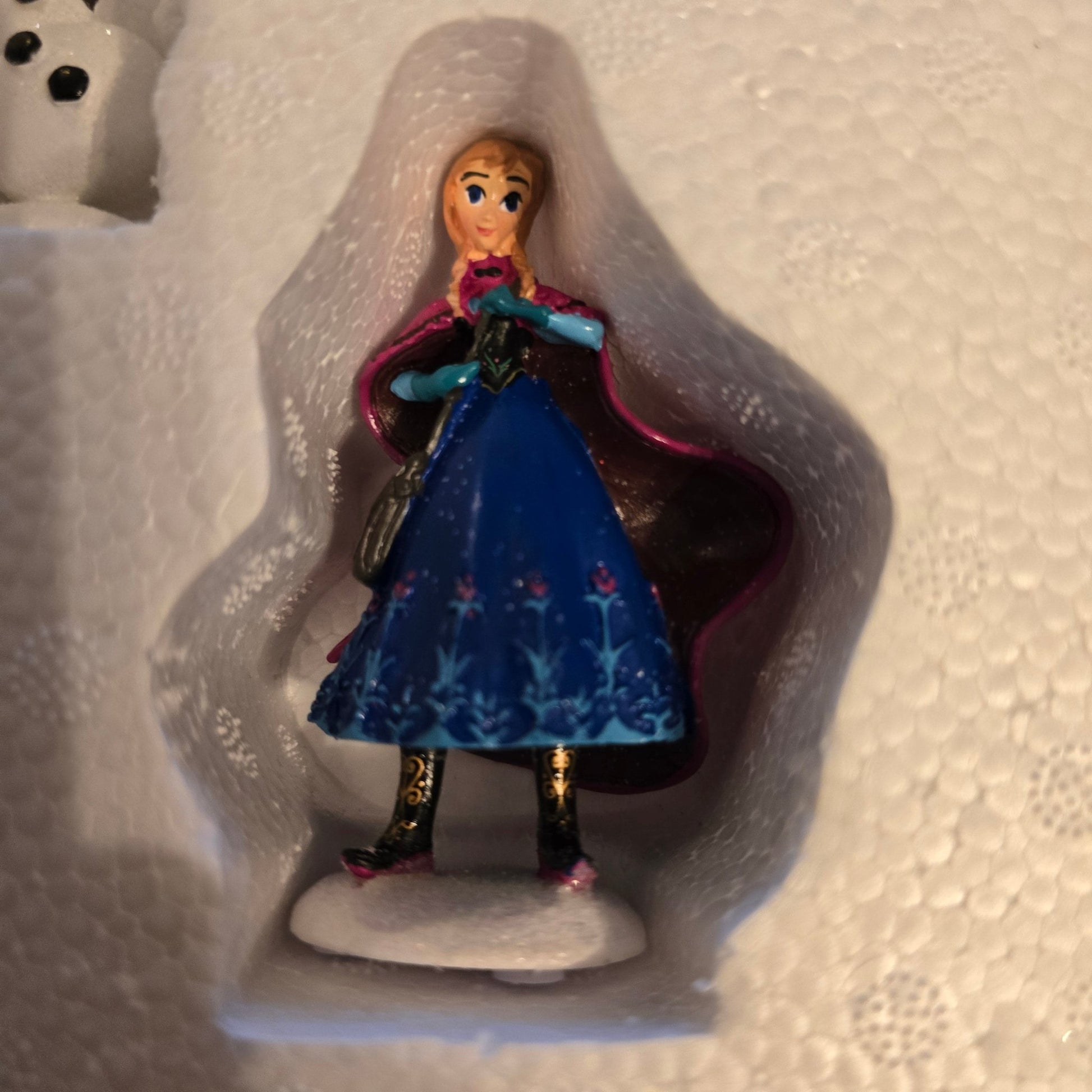 Disney Traditions Dept 56 Frozen Holiday Gift Set – Elsa’s Ice Palace + Elsa, Anna & Olaf – NIB - Bayshore Treasures