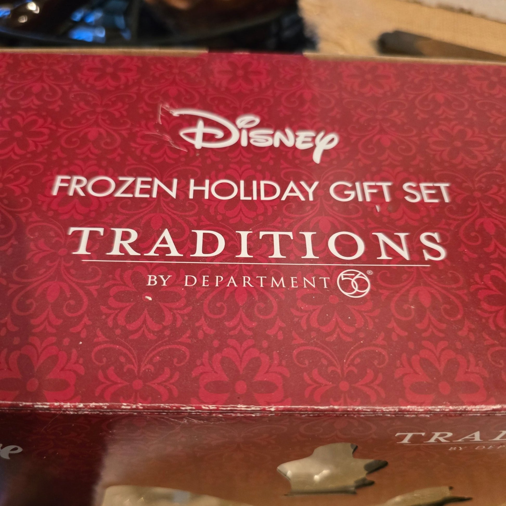 Disney Traditions Dept 56 Frozen Holiday Gift Set – Elsa’s Ice Palace + Elsa, Anna & Olaf – NIB - Bayshore Treasures