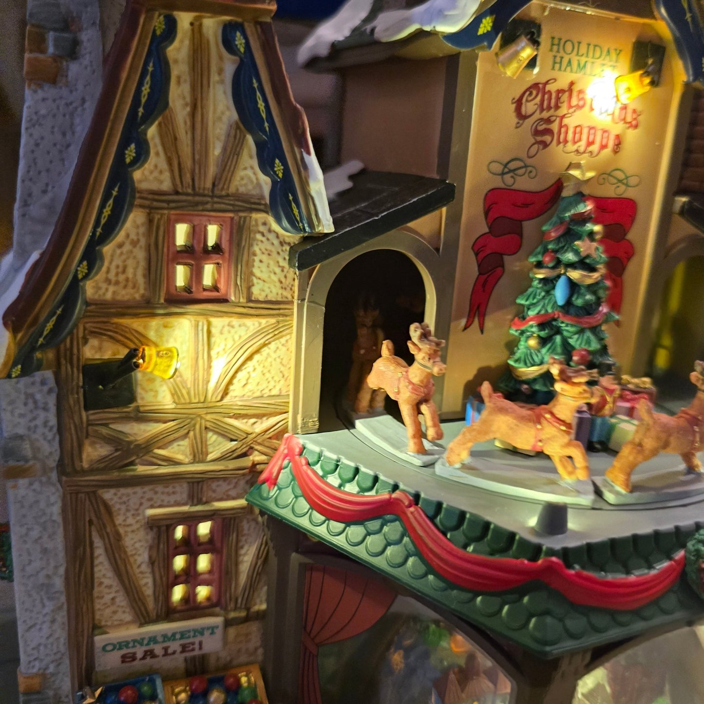 Lemax 2015 HOLIDAY HAMLET CHRISTMAS SHOPPE 55026 Sights & Sounds Village NIB - Bayshore Treasures