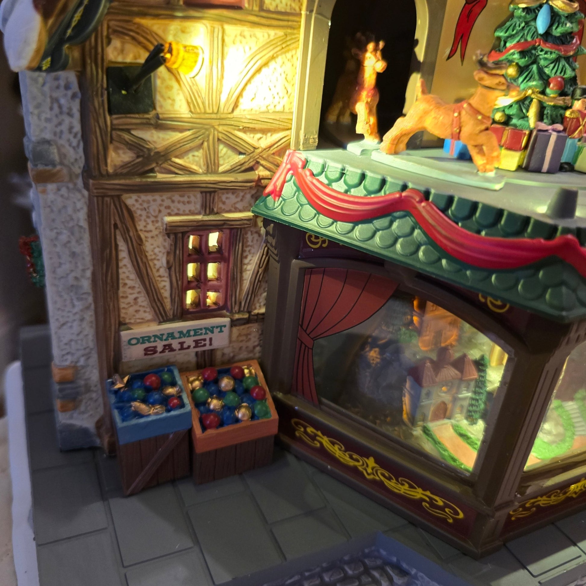 Lemax 2015 HOLIDAY HAMLET CHRISTMAS SHOPPE 55026 Sights & Sounds Village NIB - Bayshore Treasures